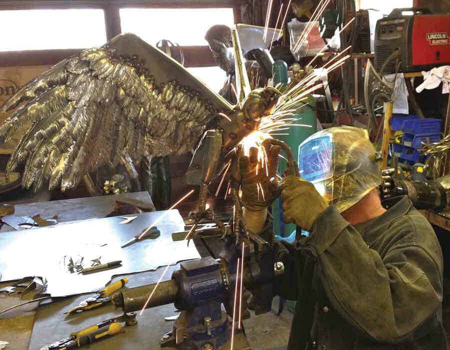 全球钣金新闻-金属制造狂：焊工制作动物的金属钣金-华体会app注册登录-华体会app登录入口